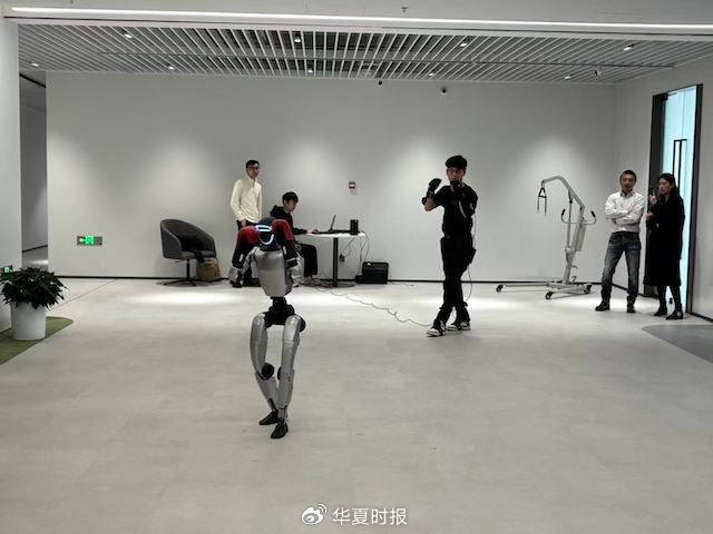 中关村具身智能园区蝶变升级;一栋楼串起完整产业链条。 IT技术 中关村具身智能园区蝶变升级;一栋楼串起完整产业链条。 IT技术 中关村具身智能园区蝶变升级;一栋楼串起完整产业链条。 IT技术