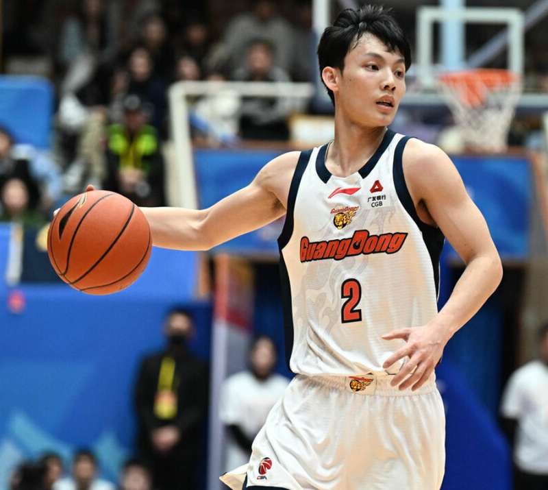 山东防守策略的精准克制：单外援出战下的广东进攻困局深度复盘